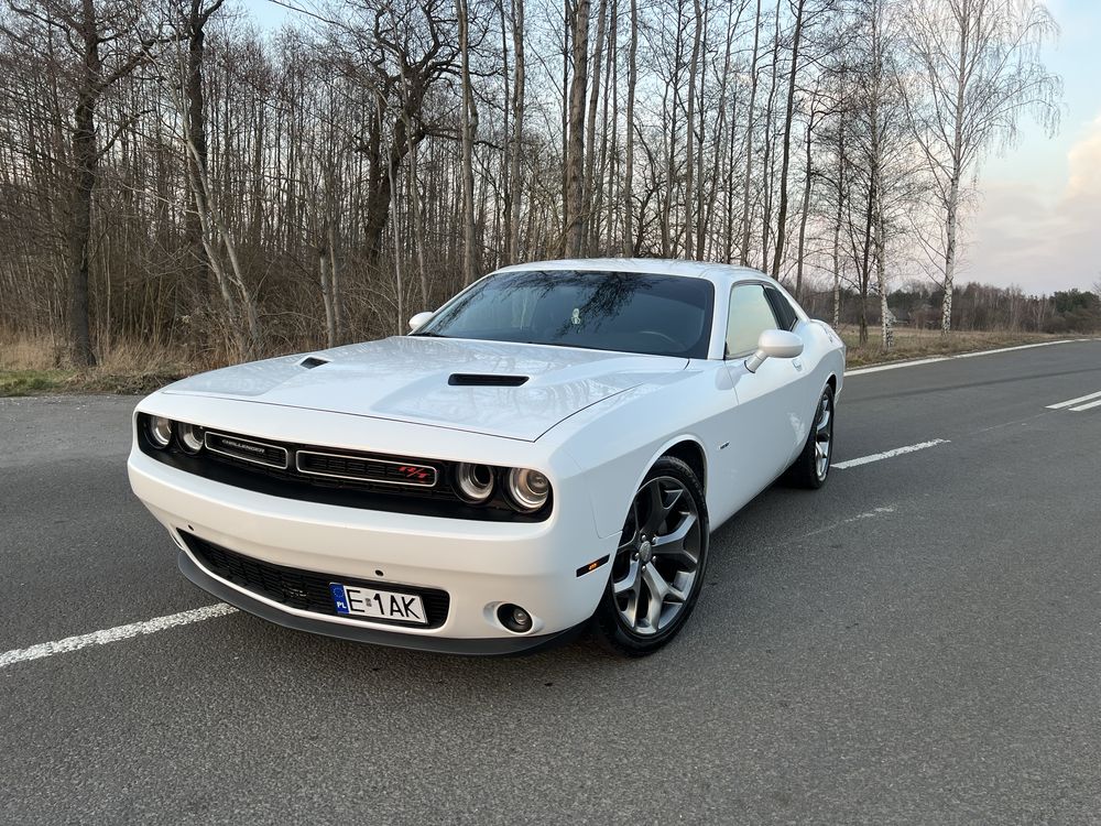 Dodge Challenger 5.7 HEMI V8