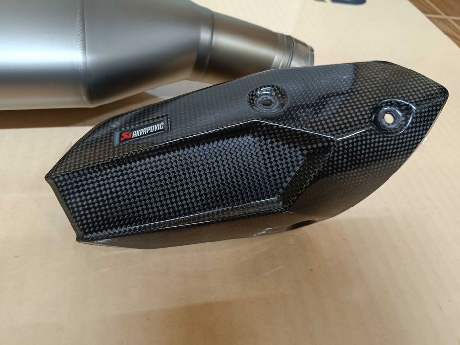 Ponteira Akrapovic BMW S1000XR K69 - NOVA com proteção