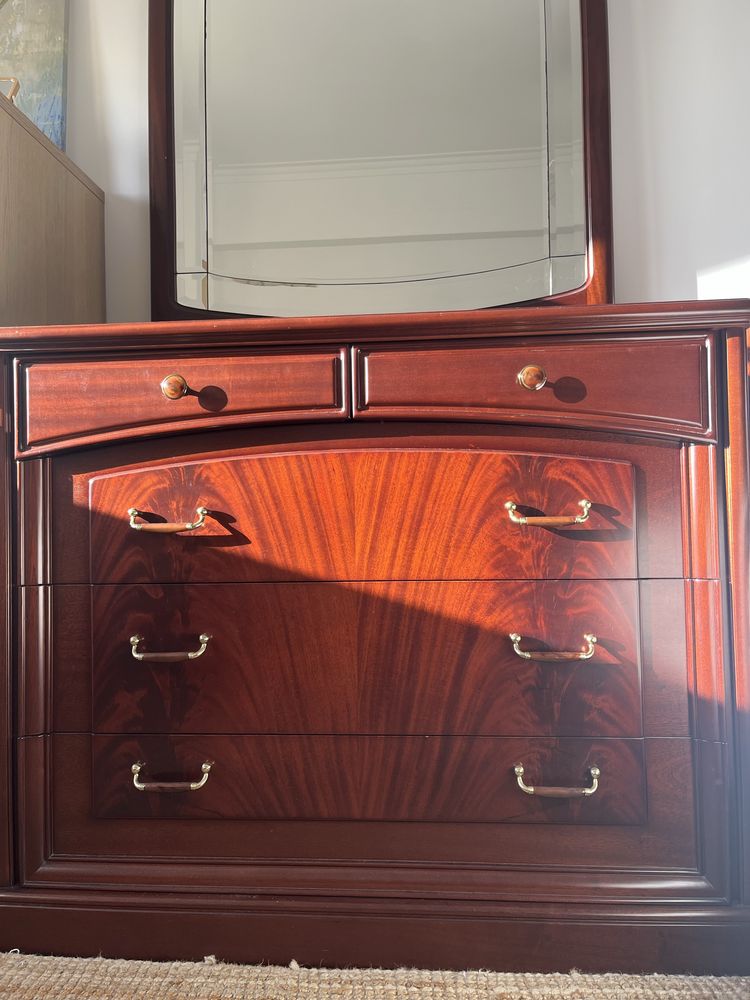 Mobilia quarto mogno