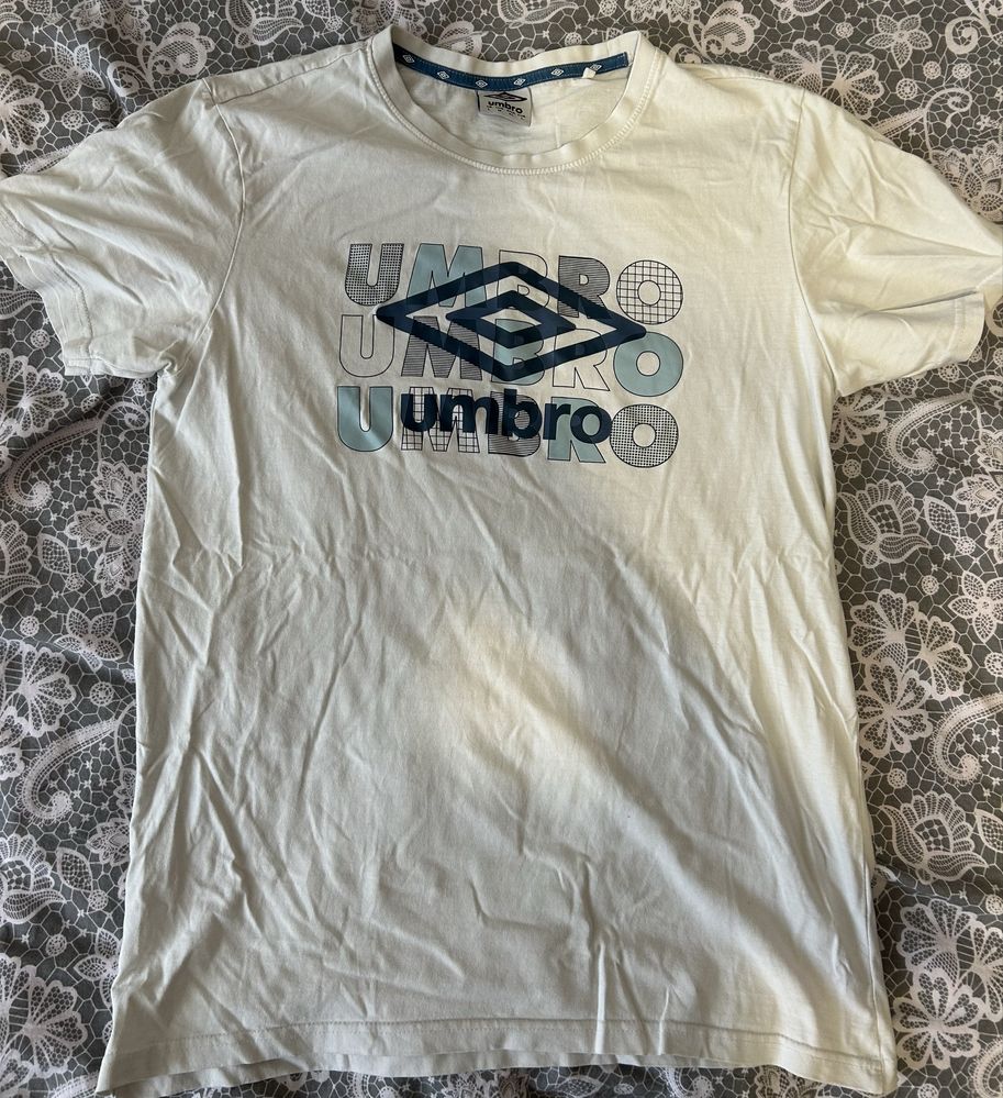 Biala koszulka z nadrukiem Umbro