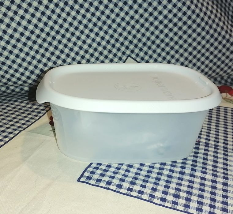 Tupperware clica e guarda