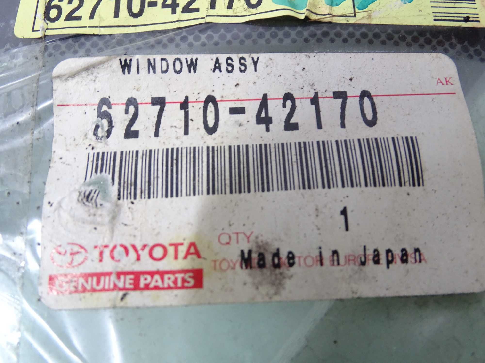 Szyba tylna boczna prawa OE Toyota 05/2000-10/2005r ACA2 CLA2 ZCA2