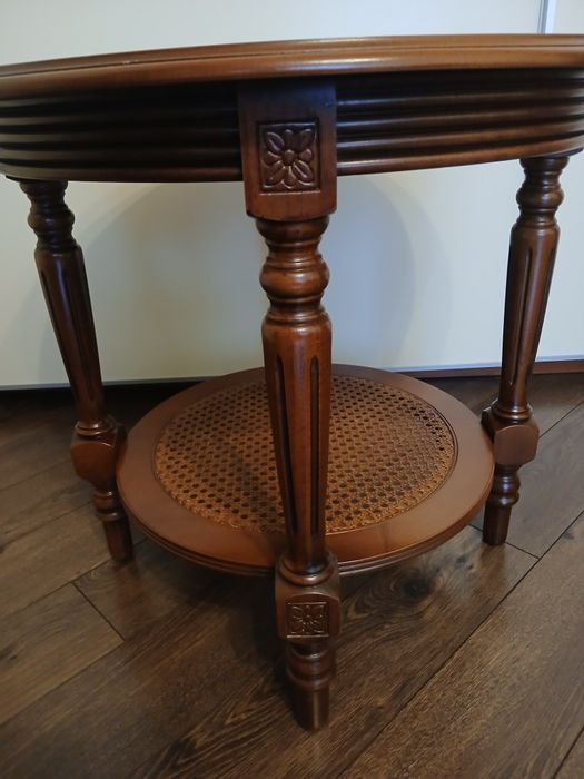 Столик дерево , ротанг