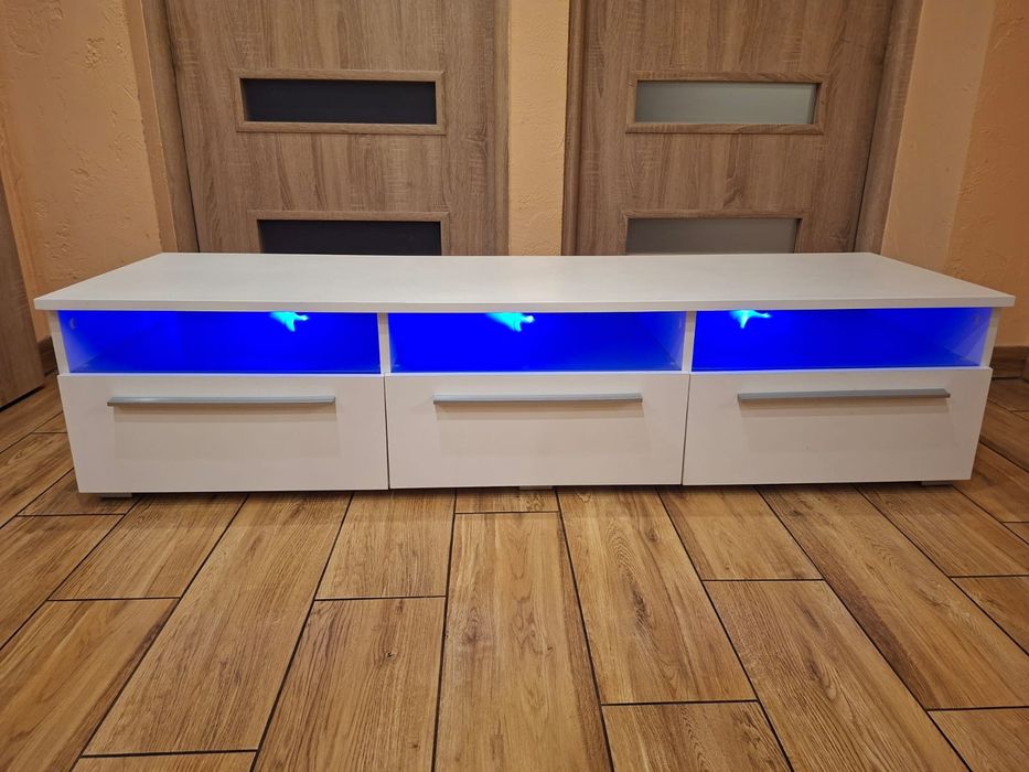 Szafka RTV biała podswietlana