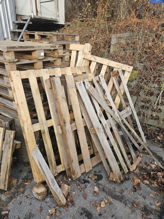 Drewno z uszkodzonych palet