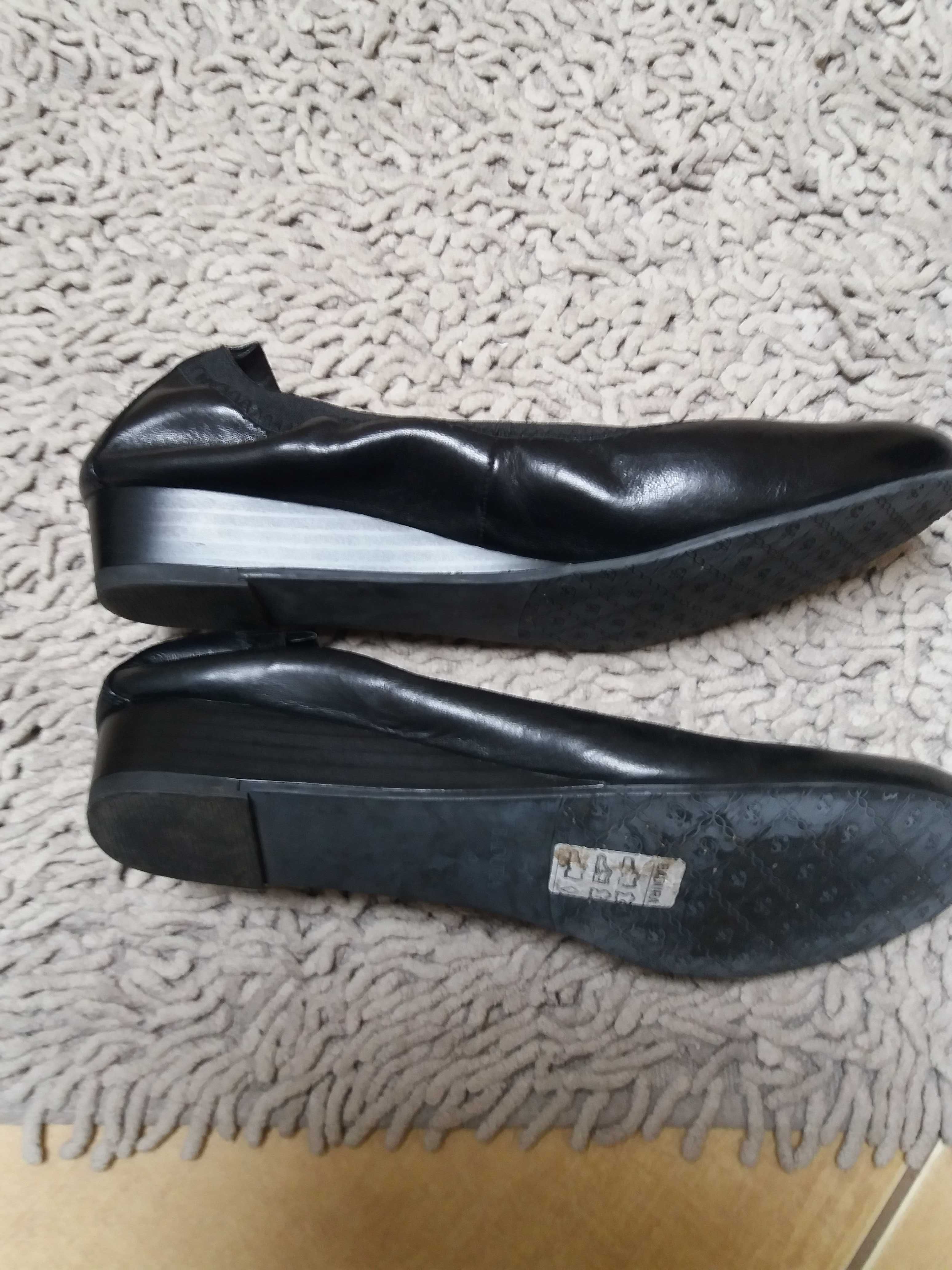 Buty na maleńkiej koturnie BADURA 39