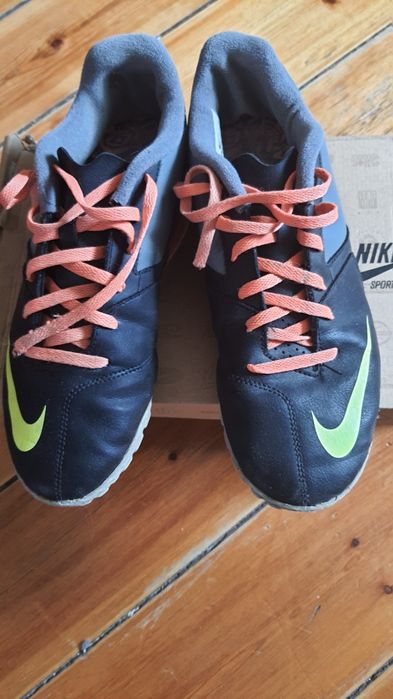Buty chłopięce Nike rozmiar 38.5 czarno szare