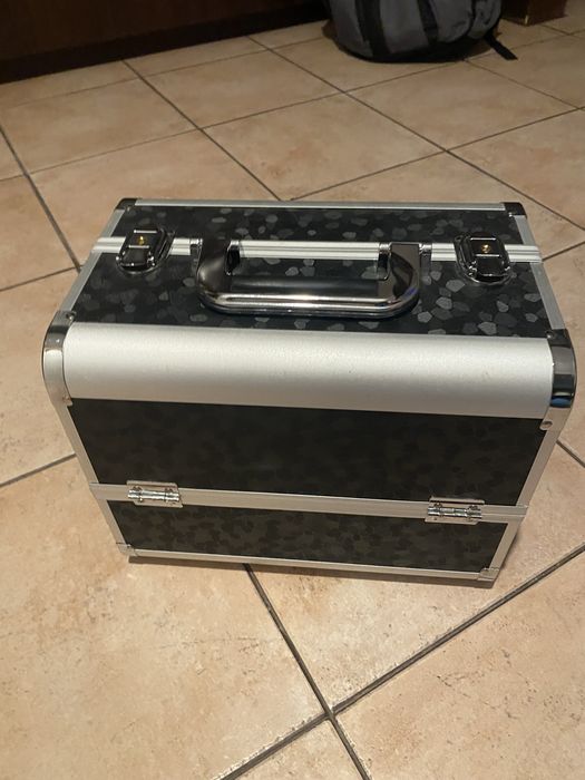 Kuferek na kosmetyki