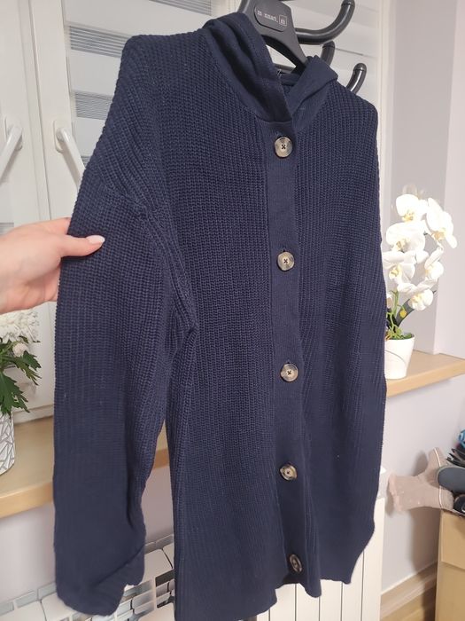 Kardigan, sweter rozpinany z kapturem