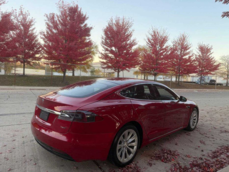 Tesla Model S      2017