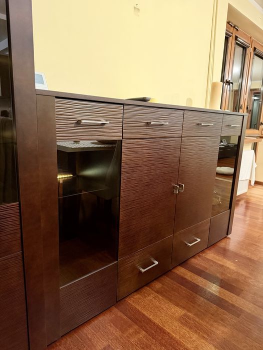 Zestaw porzadnych mebli komoda i witryna Taranko