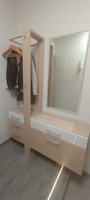 Szafka / garderoba do przedpokoju z lustrem