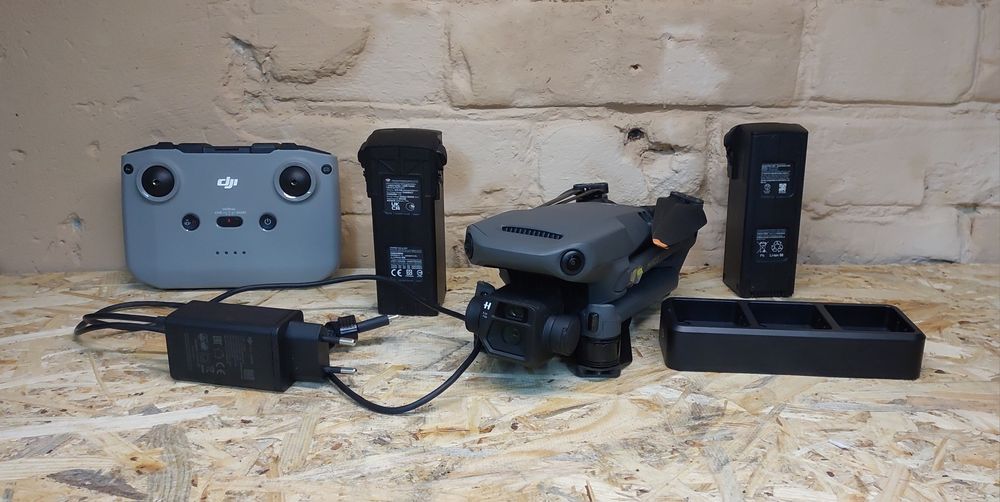 Квадрокоптер DJI Mavic 3 Fly More Combo