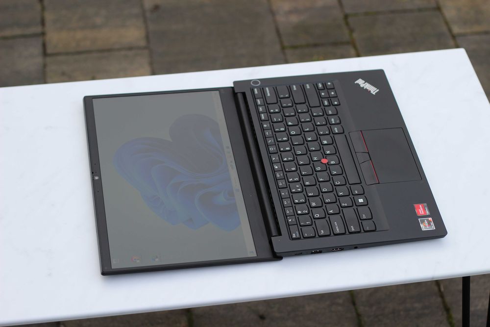 Lenovo Thinkpad E14 gen4 24GB RAM 256GB SSD AMD R3 5425U