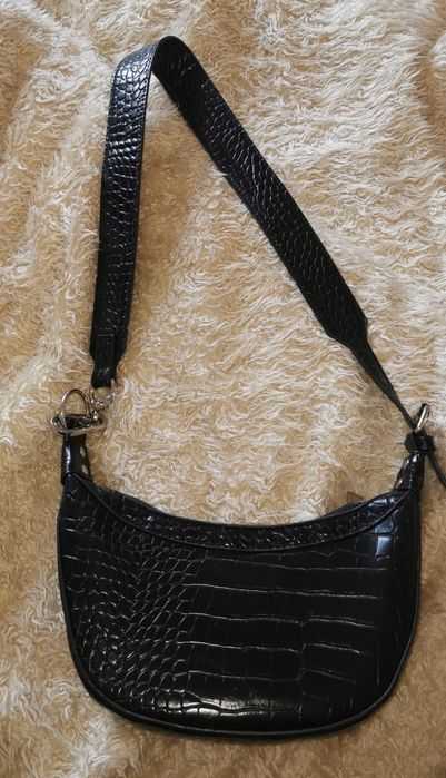 Torebka z paskiem Bershka