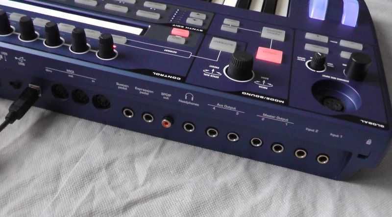 Novation Ultranova mikrofon kabel karton firmowy
