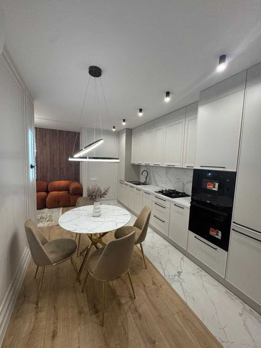 Простора та стильна 2-кімнатна квартира у самому центрі міста