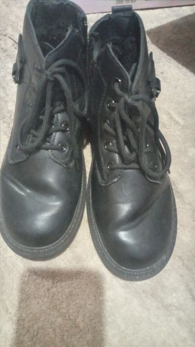 Продам дитячі черевикі  зимові 36 розмір устілка 23см