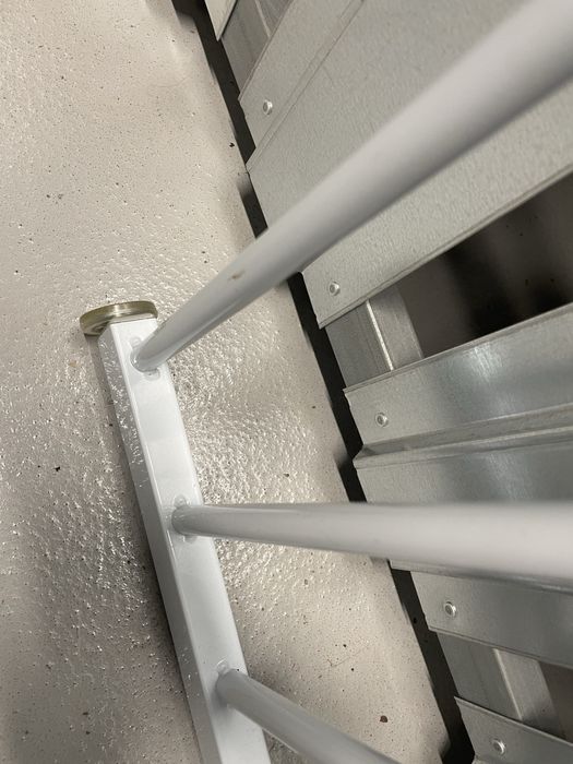 Bramka zabezpieczajace zwierzeta dzieci biała