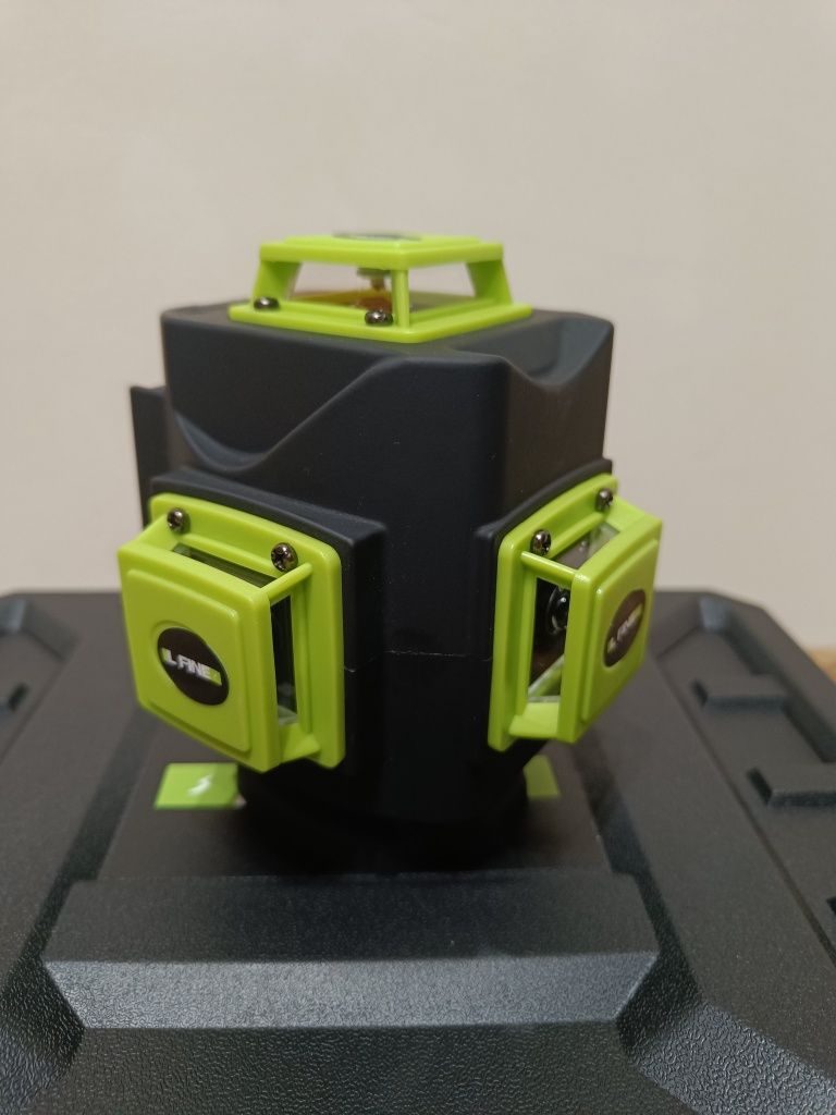 Laser 360 poziomica laserowa laser krzyżowy 2 baterie akcesoria walizk