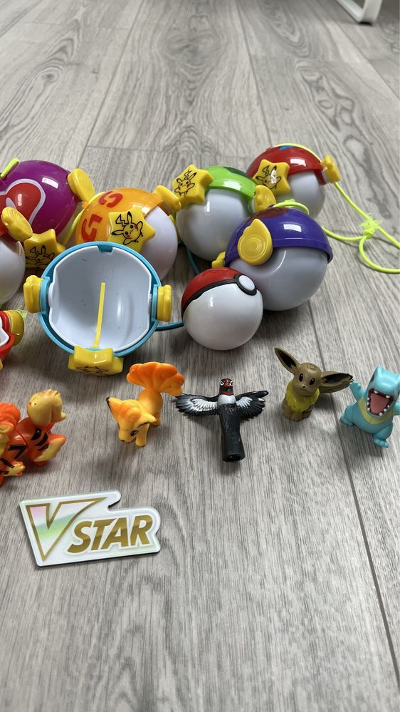 Pokemony figurki, poke balle i Trainer Guess trener pokemonów