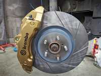 Новый комплект передних тормозов 6pot Brembo на Subaru от Cayenne