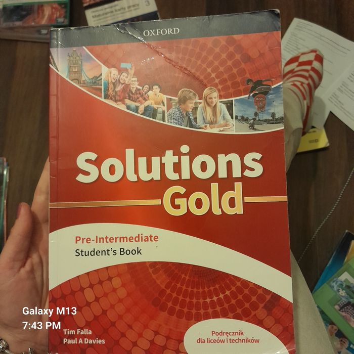Solutions gold pre-intermediate students book oxford
