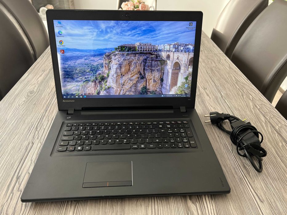 Lenovo IdeaPad 300-17ISK 80QH i5 6200U/AMD Radeon R5 M330/SSD/16GB RAM