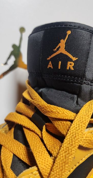 Buty Air Jordan 1 MID Chuntney/Taxi B/W - rozm. 40