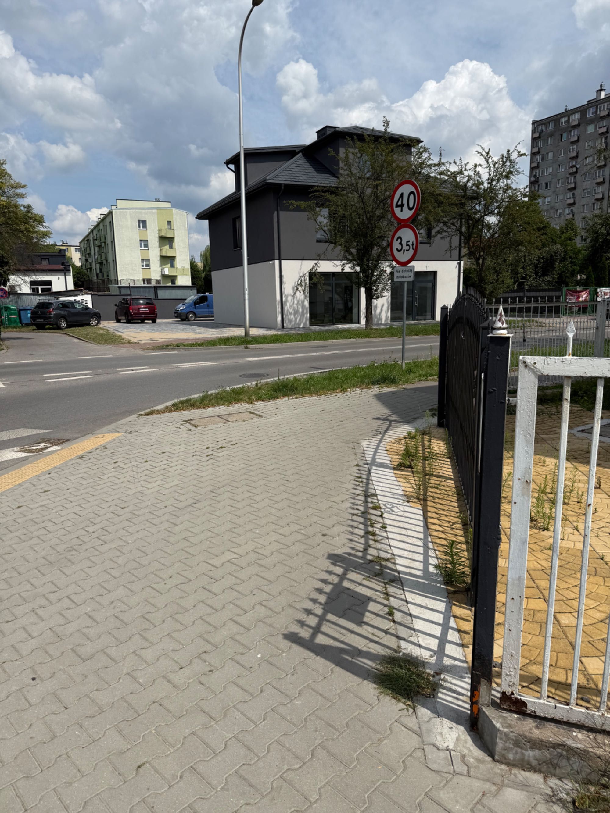 Lokal  handlowy uslugowy 75 m wysoki standard, centrum ostrowca