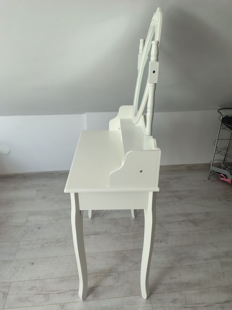 Toaletka z taboretem