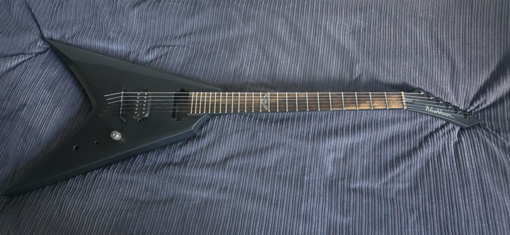 Gitara do metalu. Washburn Parallaxe V260. Flying  V-ka. Nie Solar.