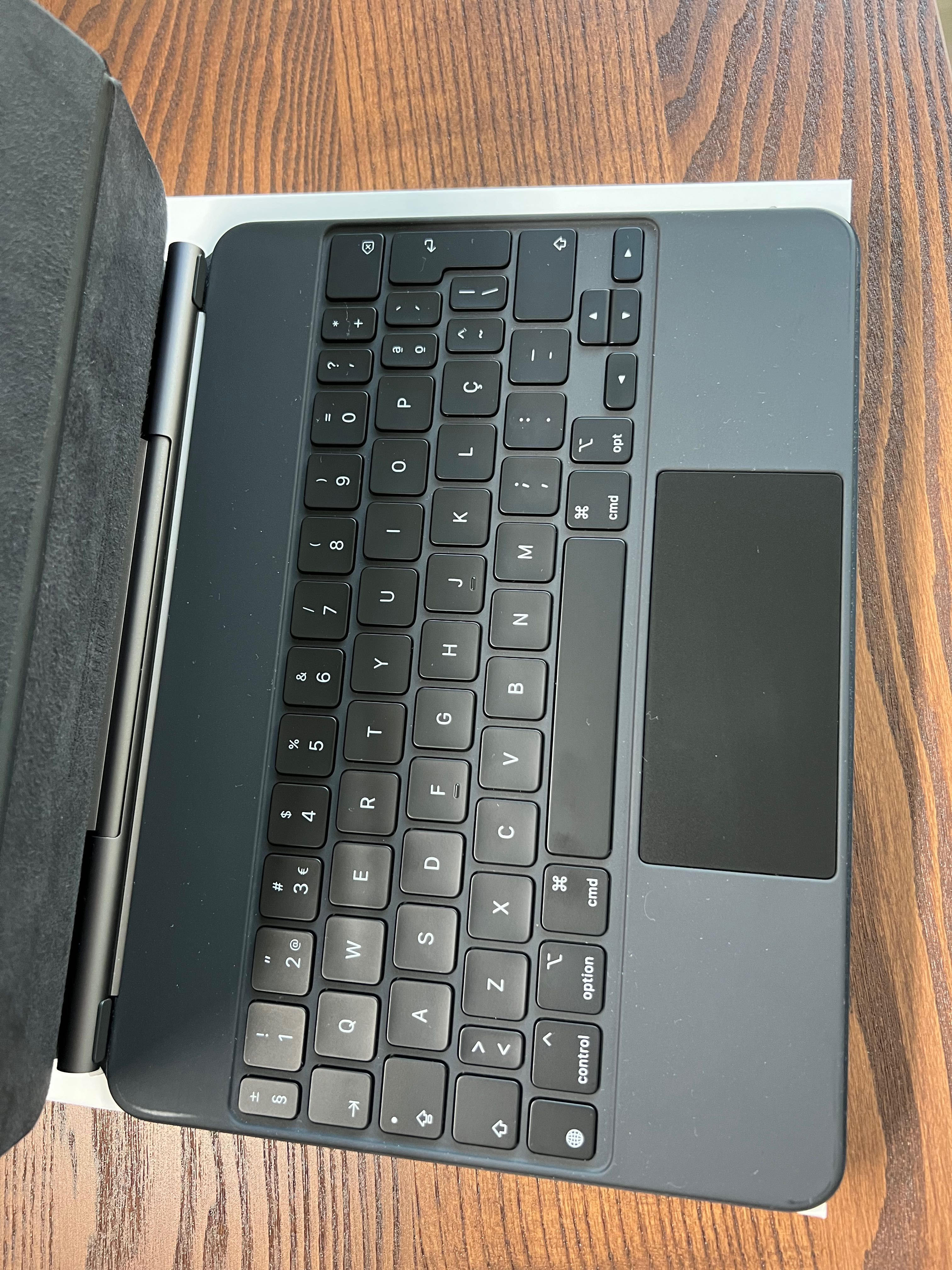 Apple Magic Keyboard para iPad Pro 11” – Layout Português (PT)