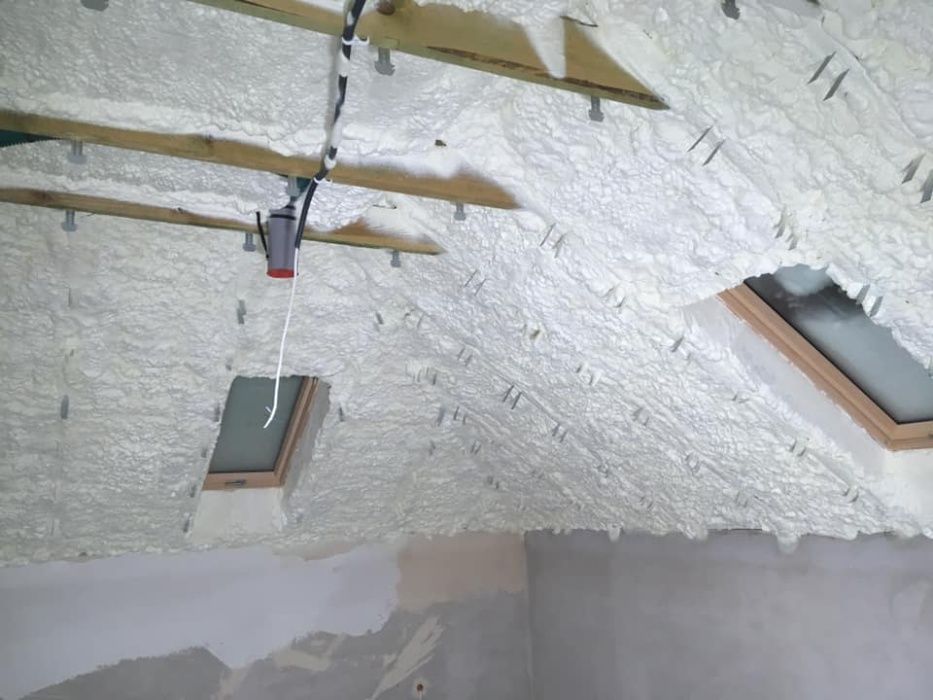 Piana icynene, ocieplenie poddasza, natrysk piany, pianka PUR