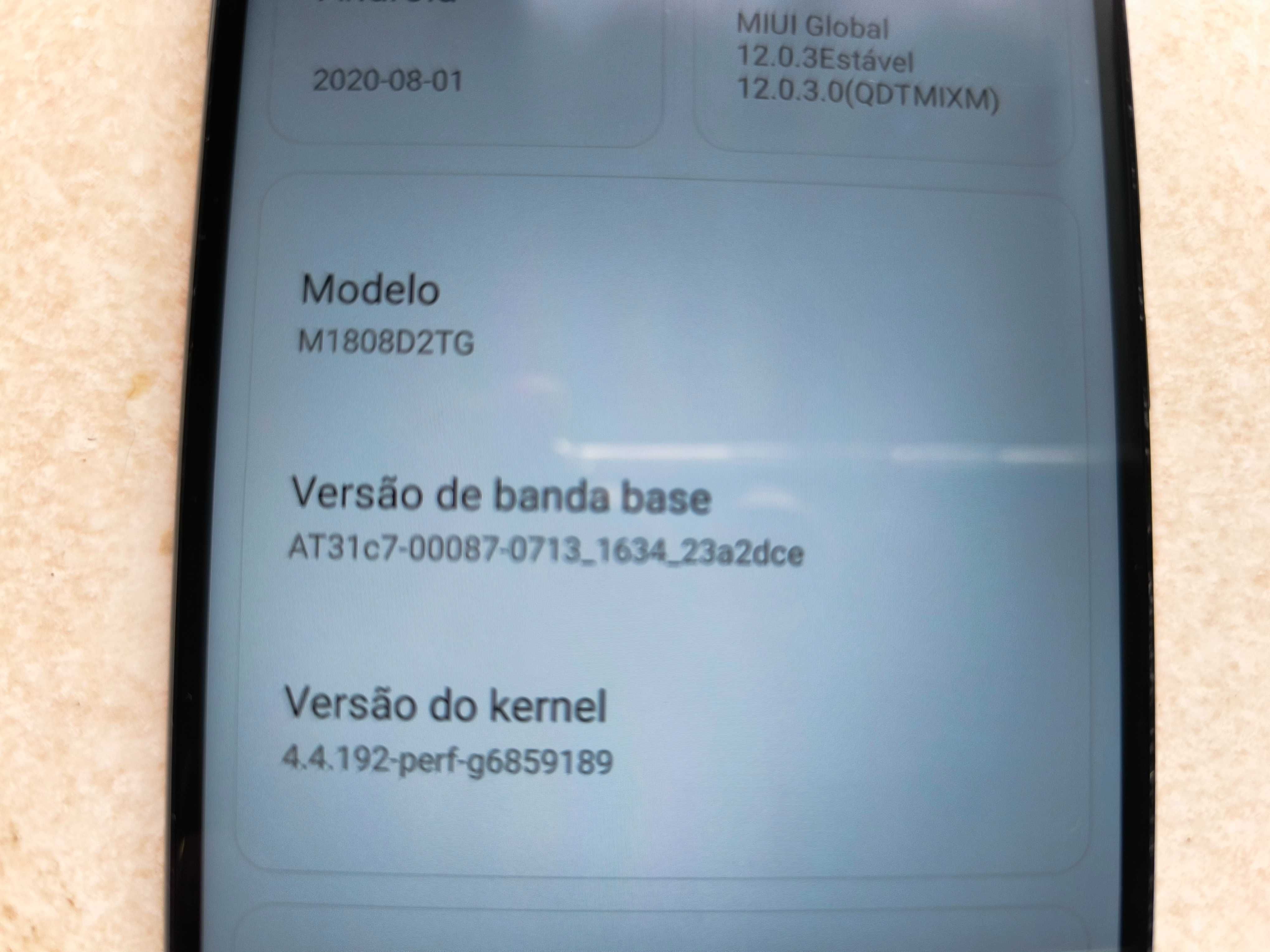 Telemóvel Xiaomi MI8 Lite 4/64 expansivel 256Gb