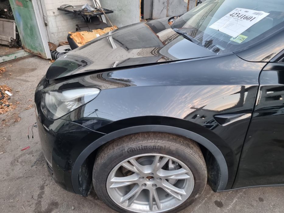 Запчастини Tesla model 3 та model Y