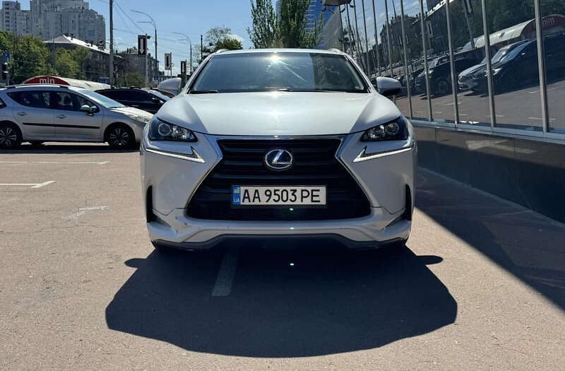 Lexus NX 2016 року