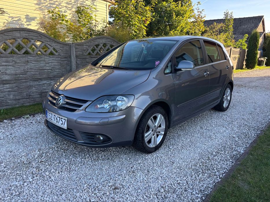 Volkswagen Golf Plus fajny golfik rezerwacja
