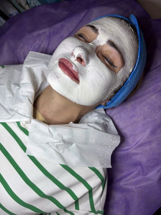 Косметологія Чистка обличчя + пілінг + маска