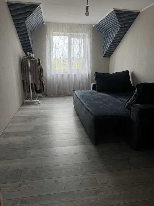 просторий будинок 228 м² з цокольним поверхом та  ділянкою 23 сотки