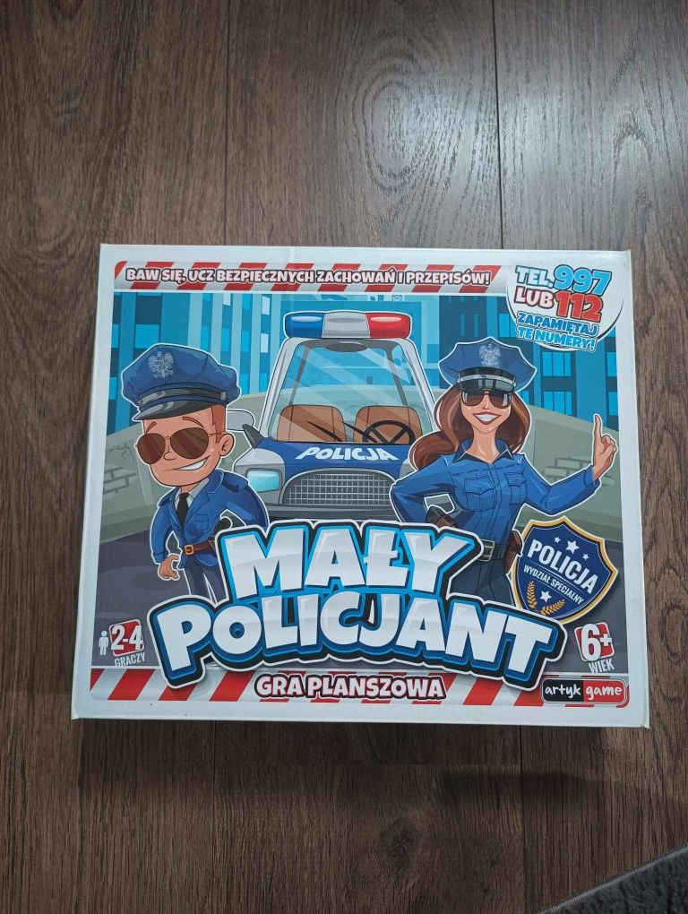 Mały policjant gra