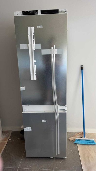 Frigorífico combinado encastre SIEMENS — Novo, com fatura/garantia