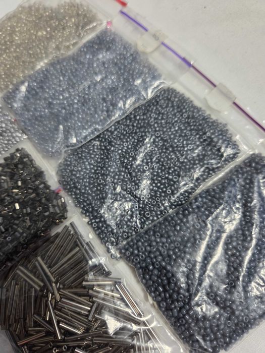 Терміново!!! Набори бісеру в достатній к-ті з варіантами комбінації!