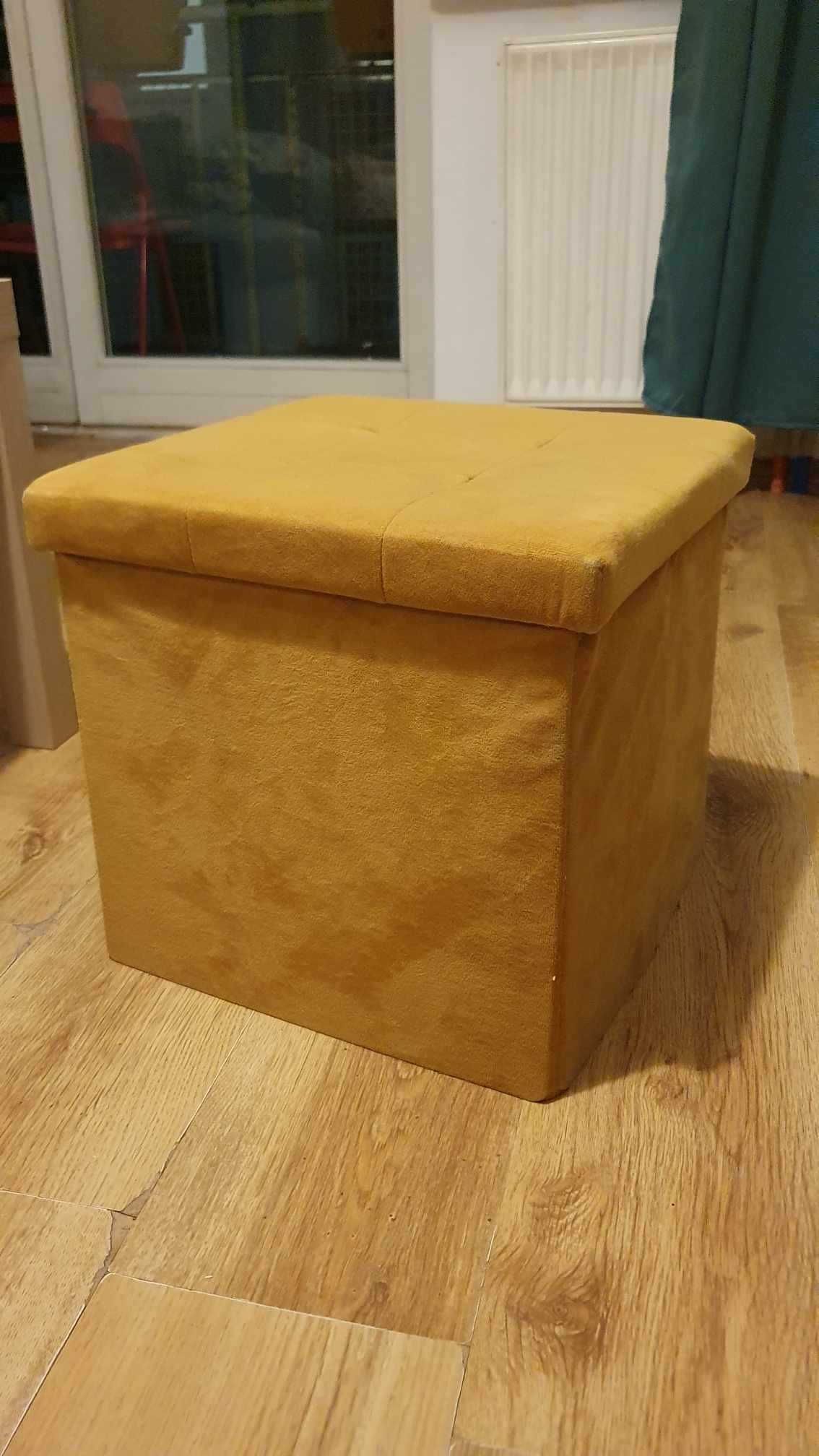 Zestaw mebli (łóźko, ława, biurko, fotel, mikrofala itp