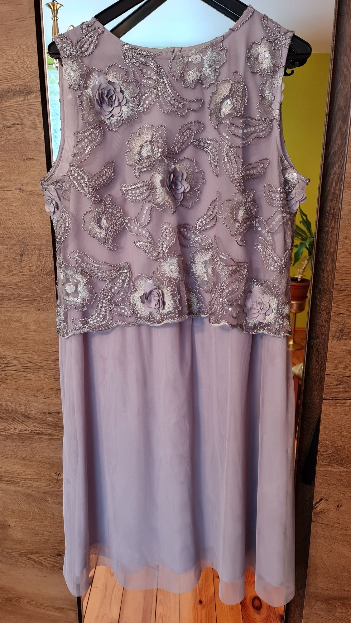 Sukienka zwiewna tiulowa szara cekiny haft Monnari 46