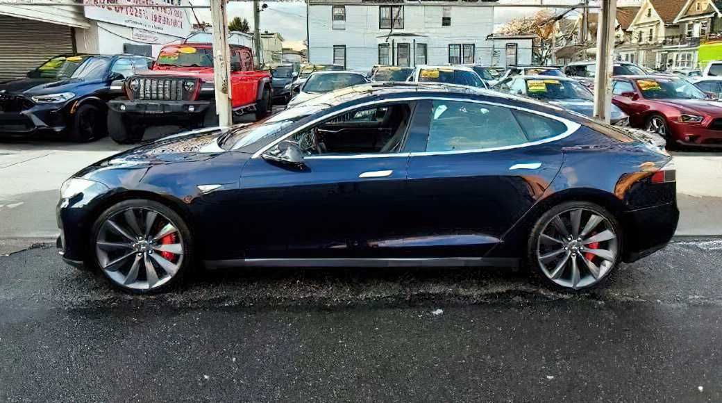 Tesla Model S 2014