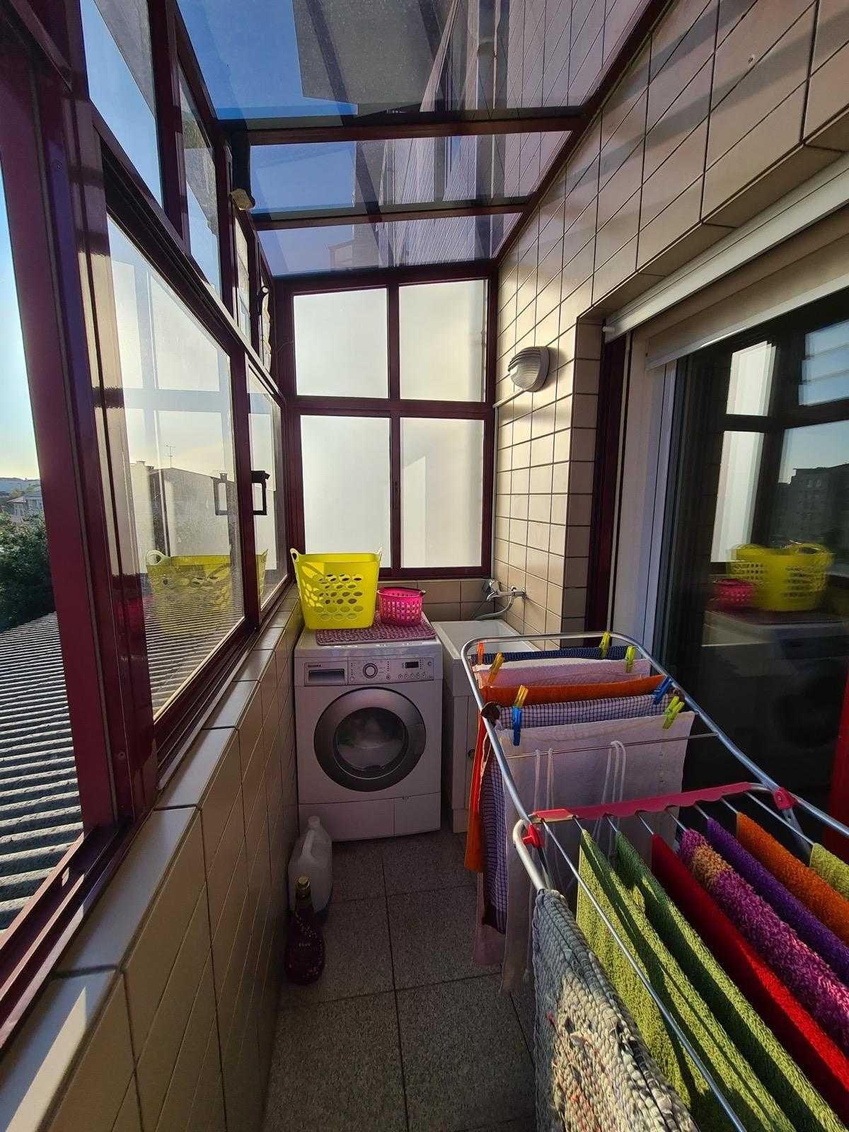 Quarto estudantes raparigas a 1 min a pé do ISCAP  e 10 min do S. João
