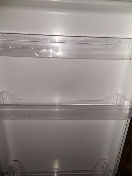 Продам свой  холодильник и микроволновку б/у в отличном состоянии!