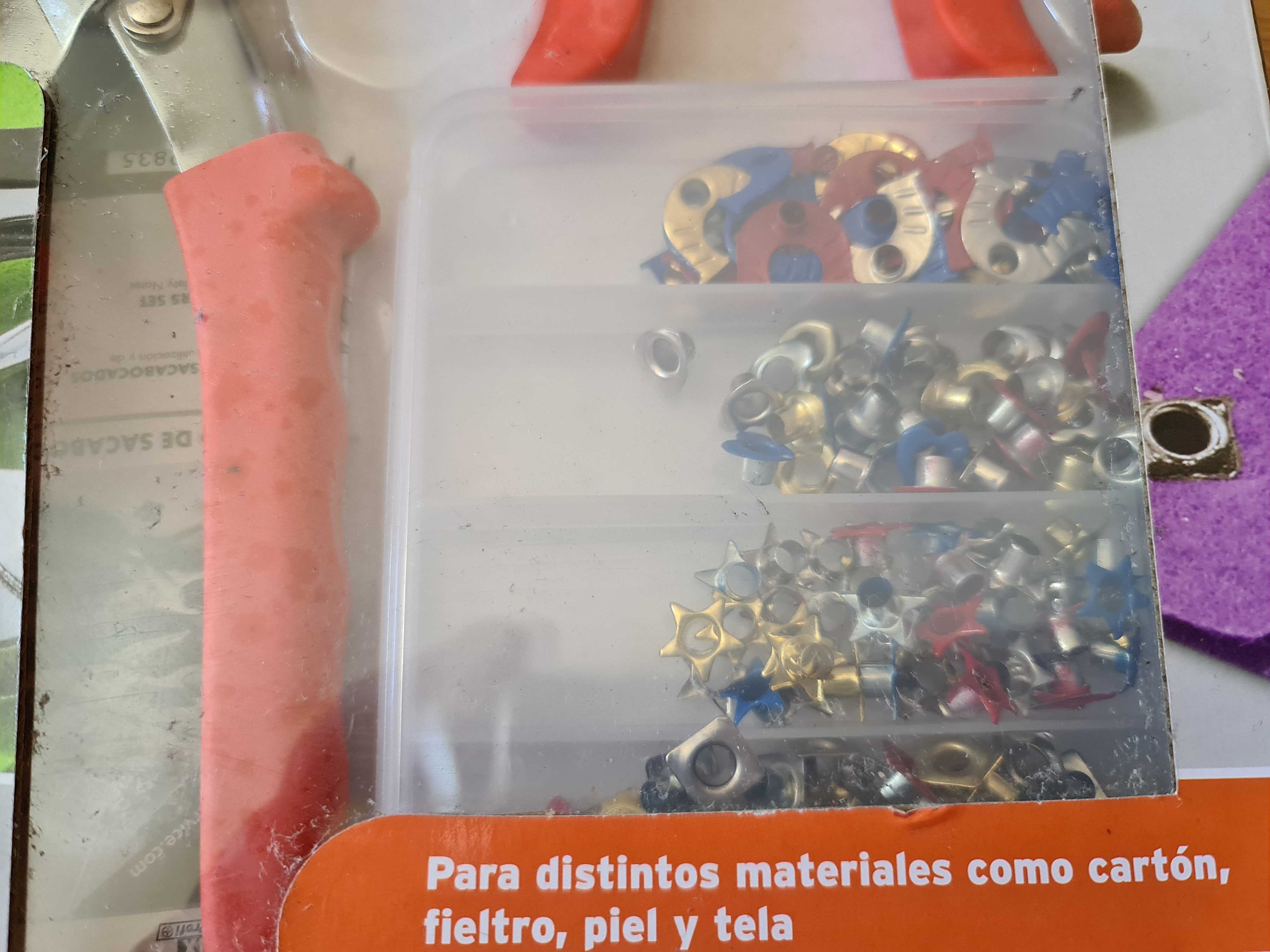 Alicates de ilhos e botões de mola