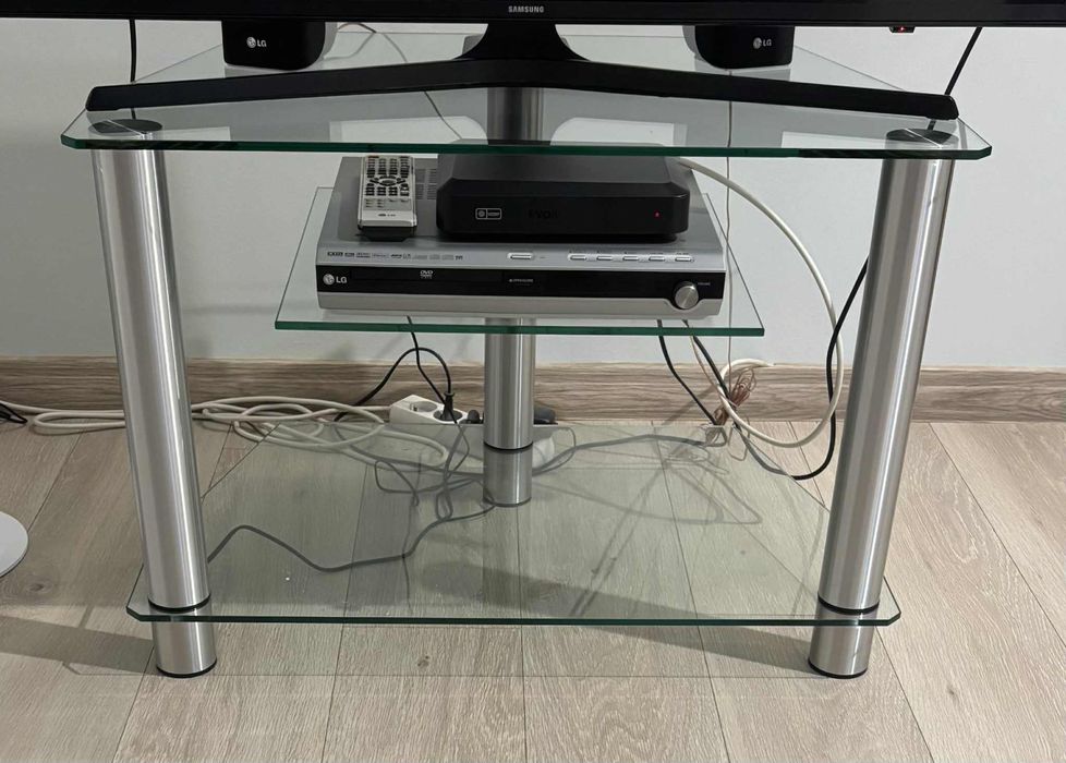 Stolik szklany pod TV